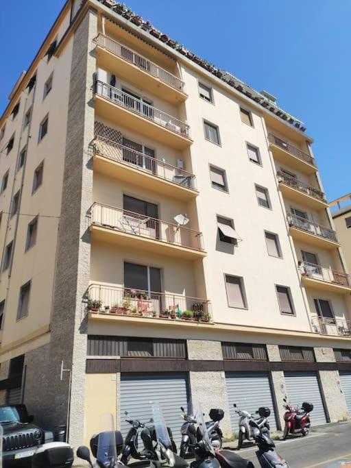 La Venezia'S Studio Flat Ливорно Екстериор снимка